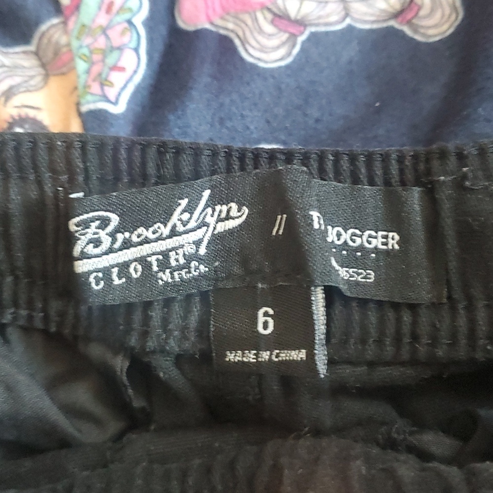 Girls size 6 mixed lot. Disney Wish jacket, LOL pajamas.. - Picture 7 of 9